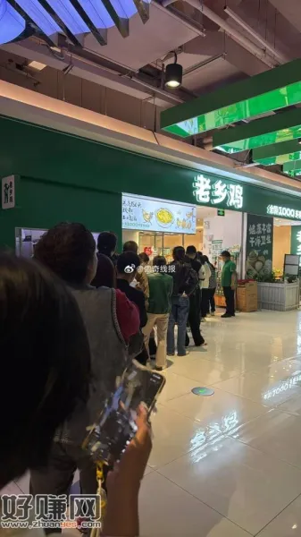江苏老乡鸡反馈排到门口了，有木有已经吃上的小伙伴啦 ​